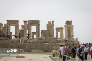 تصاویر| بازدیدمسافران نوروزی از تخت جمشید