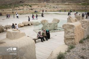 تصاویر| بازدیدمسافران نوروزی از تخت جمشید