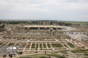 تصاویر| بازدیدمسافران نوروزی از تخت جمشید