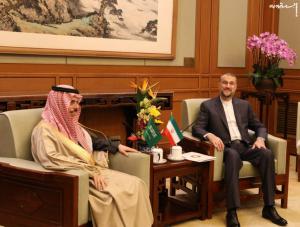 عکس| دیدار وزیران امور خارجه ایران و عربستان در پکن 