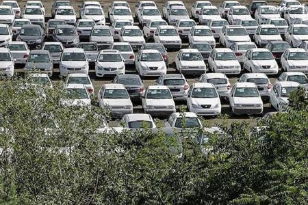 اختلاف در قیمت‌گذاری خودرو؛ خریداران سردرگم شدند