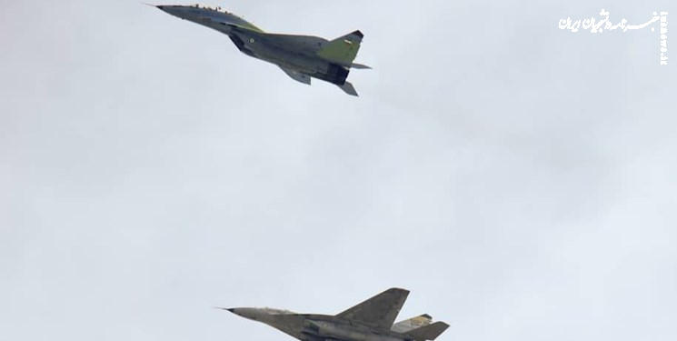 تمرین رژه هوایی تیز پروازان نهاجا در پایگاه یکم شکاری نهاجا برگزار شد