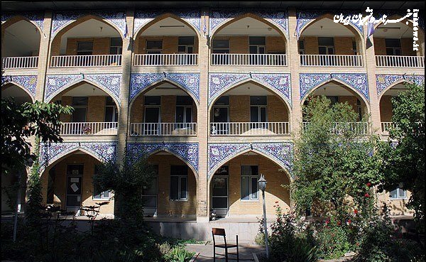 بیانیه اساتید سطوح عالی حوزه درباره مقابله با بی‌حجابی/ فضای عمومی کشور به سمت بی‌حجابی و گاه برهنگی سوق یافته بود