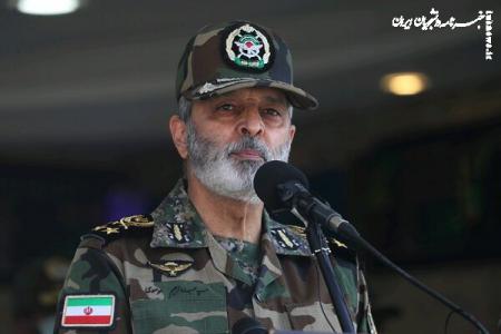 فرمانده کل ارتش: پرچم جمهوری اسلامی ایران در حیاط خلوت استکبار به اهتزاز در آمد