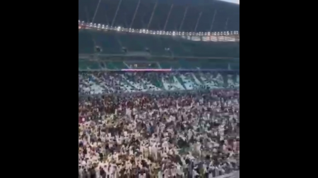 فیلم| برگزاری نماز عید فطر در استادیوم جام جهانی قطر
