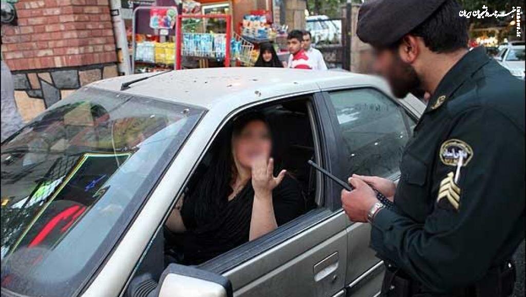 پلیس راهور به راننده زن بی حجاب اسپری فلفل زد؟/ جزئیات توقیف خوروی یک زن در بزرگراه حکیم تهران