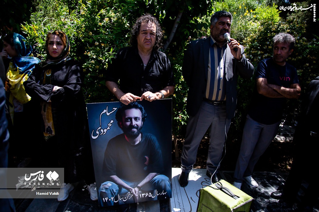 تصاویر| تشییع پیکر حسام محمودی