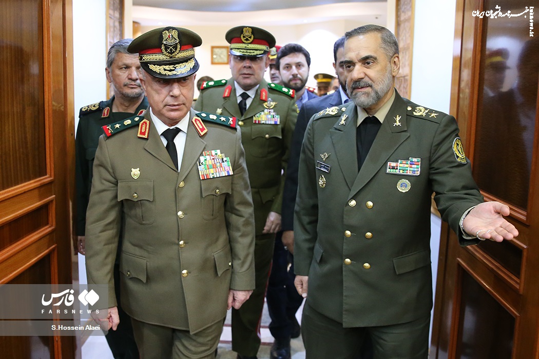 تصاویر| دیدار رئیس ستاد نیروهای مسلح سوریه با وزیر دفاع