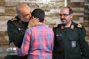 تصاویر| دیدار حسین سلامی با خانواده شهید تهرانی مقدم