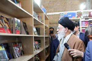 عکس| بازدید رهبر معظم انقلاب از نمایشگاه کتاب تهران