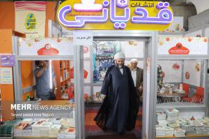 تصاویر| بازدید محمد قمی از نمایشگاه کتاب