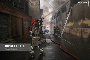 عکس| آتش‌سوزی گسترده در میدان رازی