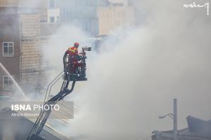 عکس| آتش‌سوزی گسترده در میدان رازی