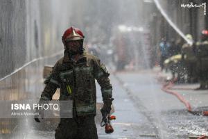 عکس| آتش‌سوزی گسترده در میدان رازی