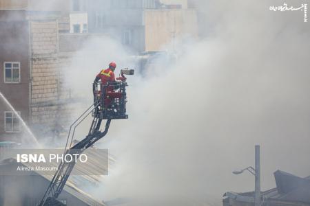 عکس| آتش‌سوزی گسترده در میدان رازی
