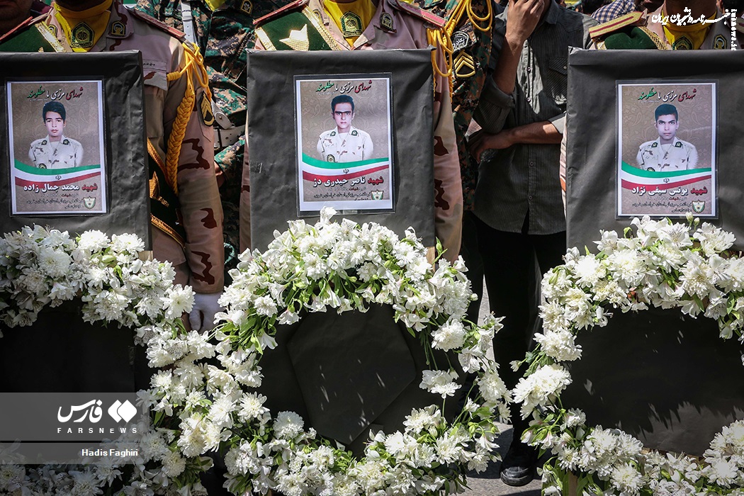 تصاویر| تشییع پیکر ۳ شهید مرزبان خراسانی در مشهد