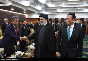 تصاویر| دیدار رئیسی با رییس مجلس مشورتی خلق اندونزی