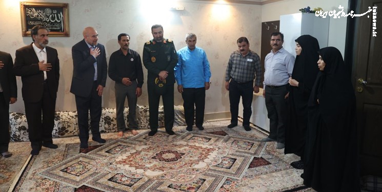 قالیباف با خانواده شهید محمدمهدی احمدی دیدار کرد