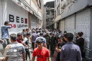 تصاویر| آتش‌سوزی انبار چسب در بازار تهران