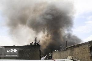 تصاویر| آتش‌سوزی انبار چسب در بازار تهران