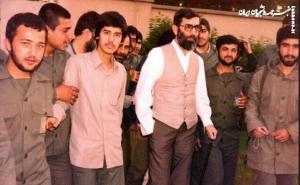 تصاویر کمتر دیده‌ شده از رهبر انقلاب با لباس شخصی و جلیقه
