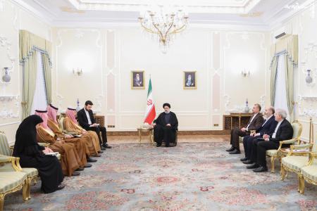 عکس| دیدار وزیر خارجه عربستان سعودی با رئیسی
