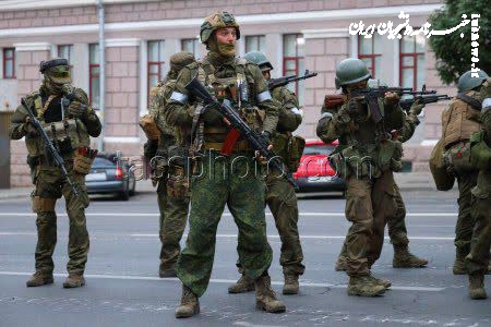 عکس| نیروهای گروه واگنر در اطراف مقر فرماندهی ناحیه جنوب ارتش روسیه
