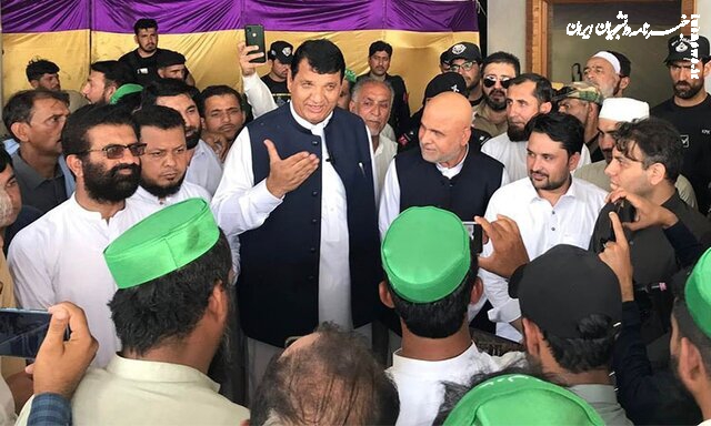 مشاور نخست وزیر پاکستان از ترور طالبان جان سالم به در برد