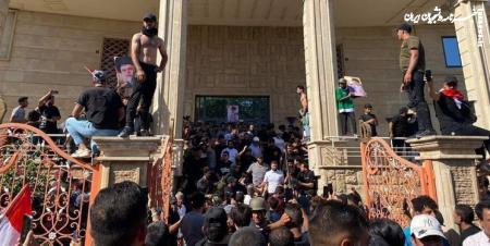 تجمع اعتراضی شهروندان عراقی در برابر سفارت سوئد در بغداد 