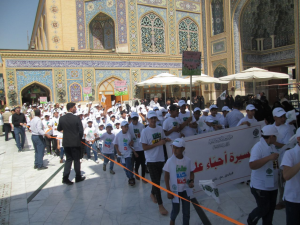 عکس| راهپیمایی و بیعت ۱۰۰۰ کودک یتیم در حرم امام علی(ع)