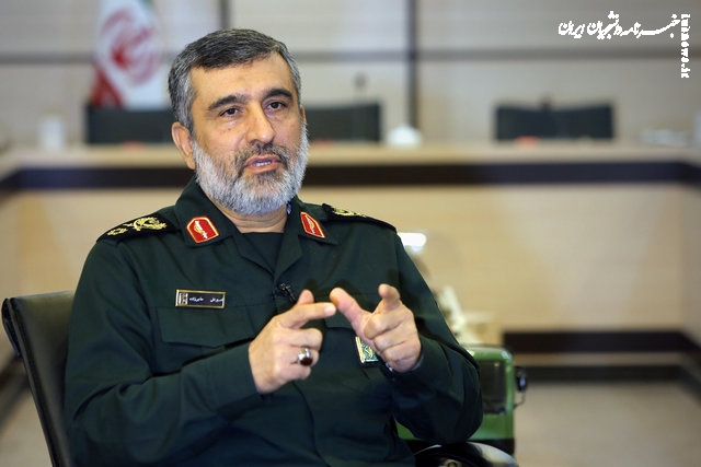 برخی تحصیل‌کرده‌ها به دلیل عدم شناخت به دشمن کمک می‌کنند