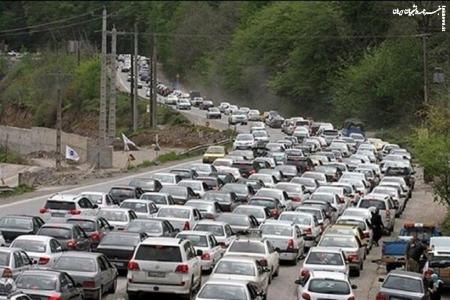 تصاویر صف چند کلیومتری خودروهای سواری در اتوبان تهران - کرج به سمت شمال