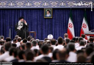 عکس| دیدار کارکنان و خانواده‌های ناوگروه ۸۶ ارتش جمهوری اسلامی ایران با رهبر انقلاب