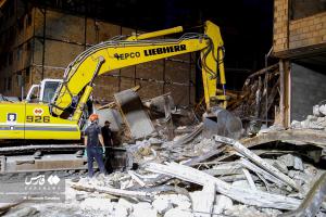 تصاویر|  عملیات آواربرداری ریزش ساختمان در جنوب تهران 