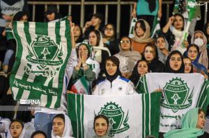 عکس| تصاویر دختران تماشاگر در مسابقه فوتبال لیگ برتر