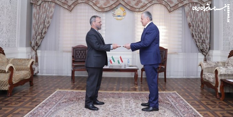 تسلیم رونوشت استوارنامه سفیر ایران به وزیر خارجه تاجیکستان