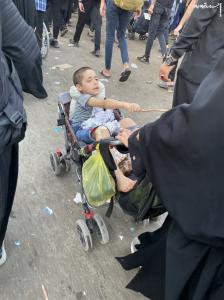 حضور متفاوت کودکان در مسیر پیاده روی زائرین اربعین حسینی  +عکس