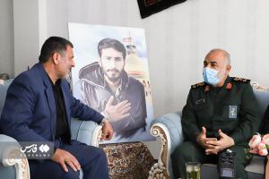 تصاویر| دیدار حسین سلامی با خانواده شهید مدافع حرم مصطفی صدرزاده