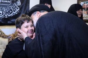 تصاویر| دیدار رئیسی با خانواده شهید امنیت «سلمان امیراحمدی»