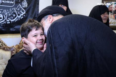 تصاویر| دیدار رئیسی با خانواده شهید امنیت «سلمان امیراحمدی»