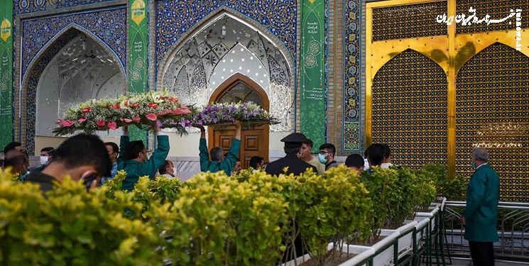  گل‌آرایی صحن و سرای حرم رضوی با ۲۰ هزار بوته و شاخه گل 