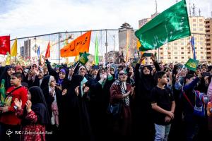 غوغای تهرانی‌ها در جشن میلاد پیامبر(ص) +عکس