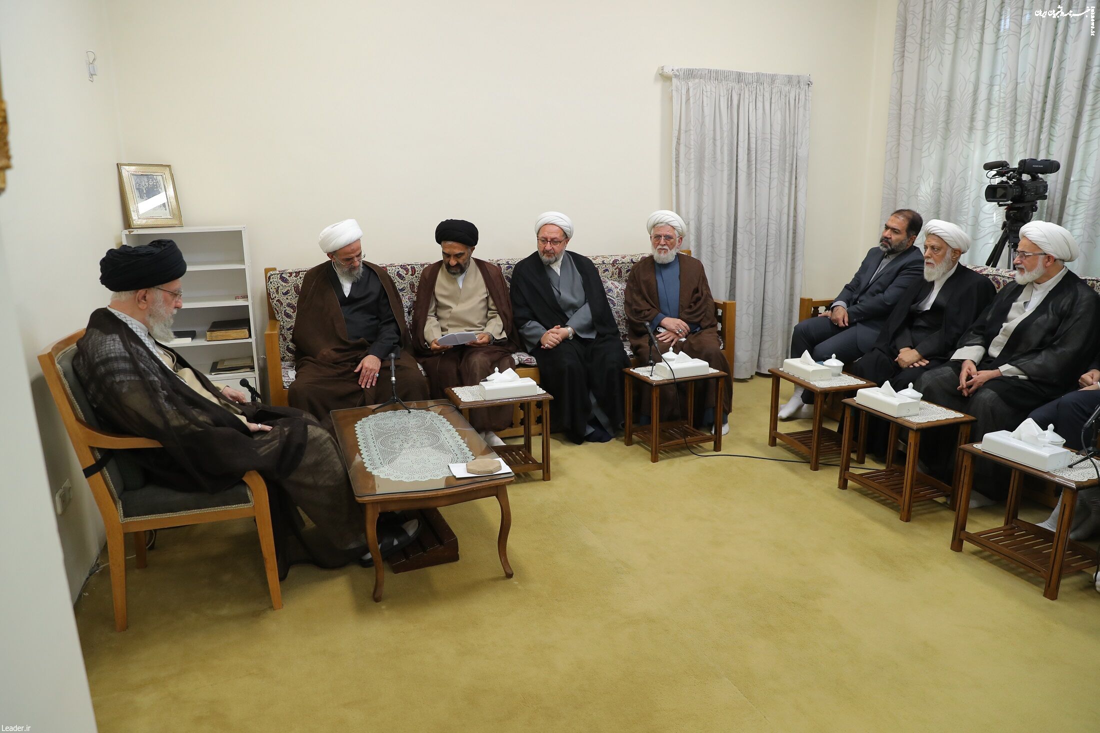 دیدار دست‌اندرکاران همایش بزرگداشت آیت‌الله ناصری دولت‌آبادی با رهبر انقلاب +عکس