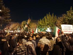 تجمع مردمی مقابل سفارت فرانسه در اعتراض به جنایت‌های وحشیانه اسرائیل+ عکس 