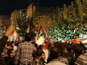 تجمع مردمی مقابل سفارت فرانسه در اعتراض به جنایت‌های وحشیانه اسرائیل+ عکس 