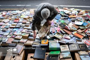 تصاویر| «گذرگاه کتاب» در پیاده راه انقلاب