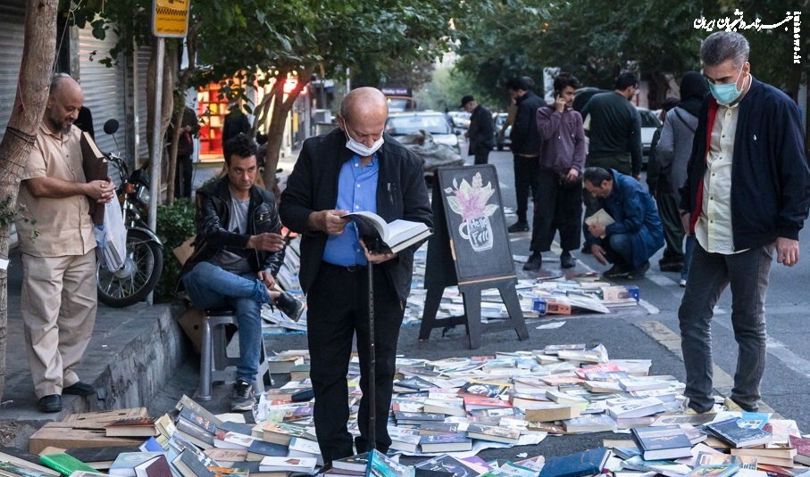 تصاویر| «گذرگاه کتاب» در پیاده راه انقلاب