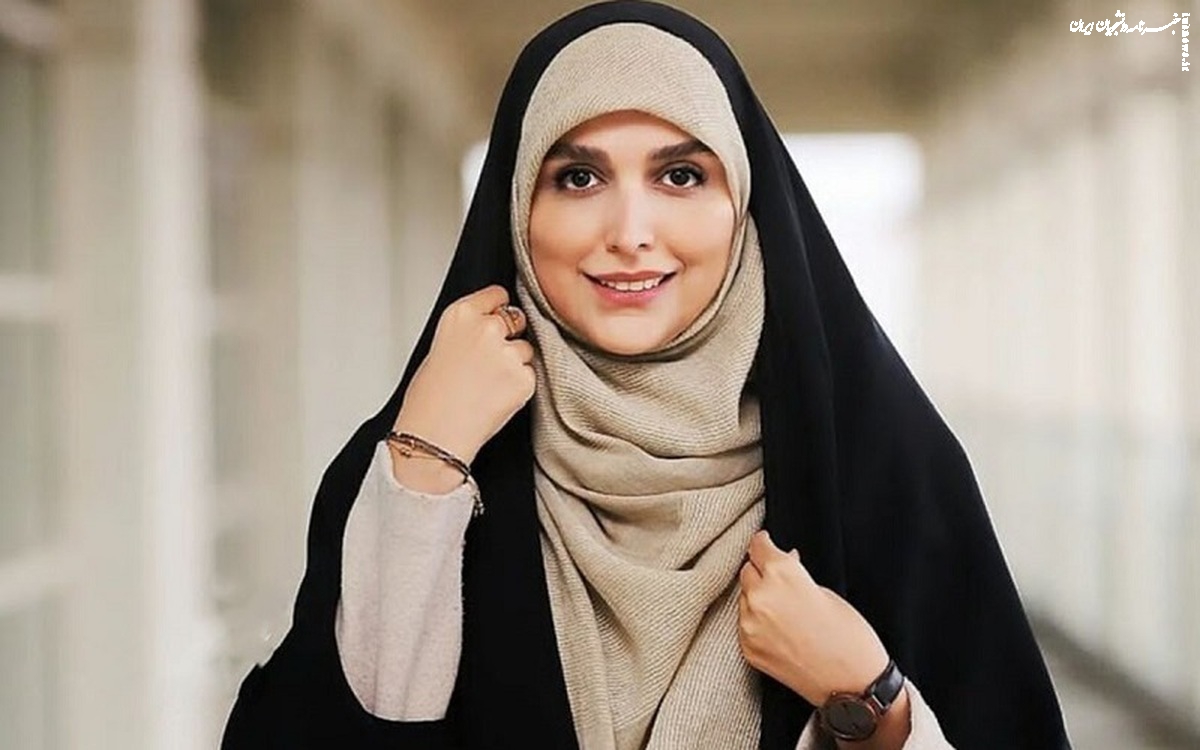 مجری زن معروف تلویزیون تصویری از خودش در پاریس منتشر کرد