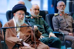 بازدید فرمانده کل قوا از نمایشگاه دستاوردهای نیروی هوافضای سپاه پاسداران +عکس