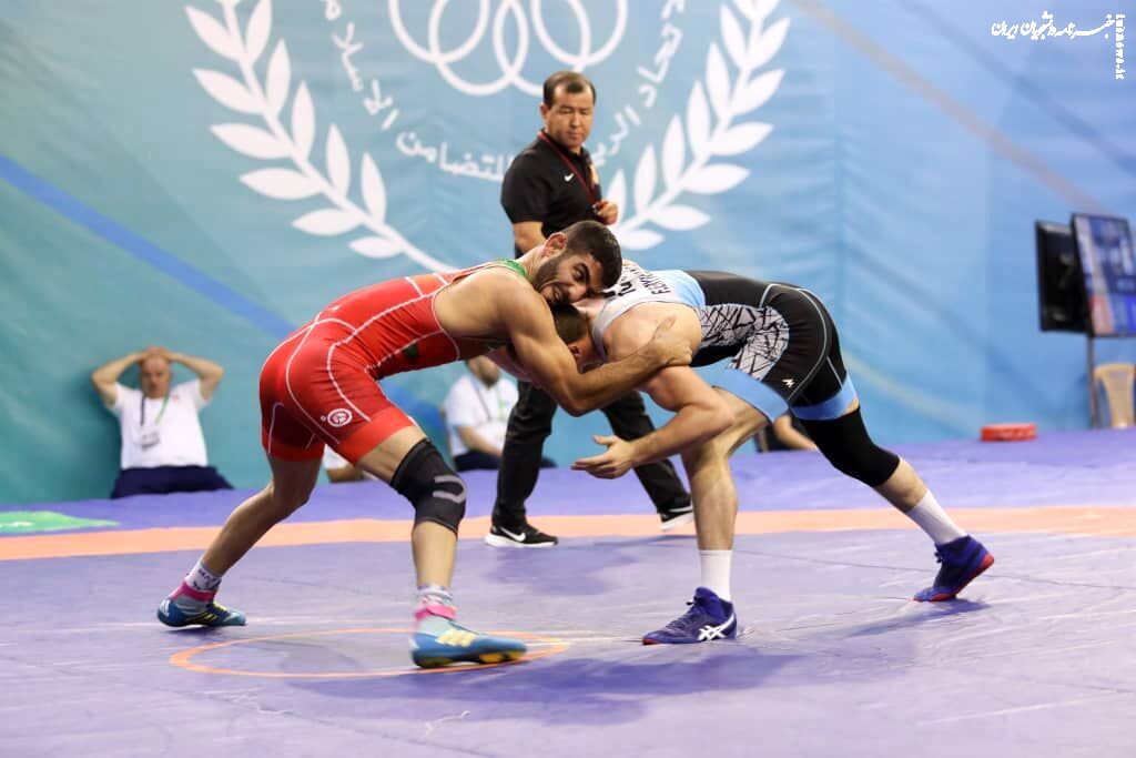 گزارشگر معروف کشتی خبرنگار شد +عکس